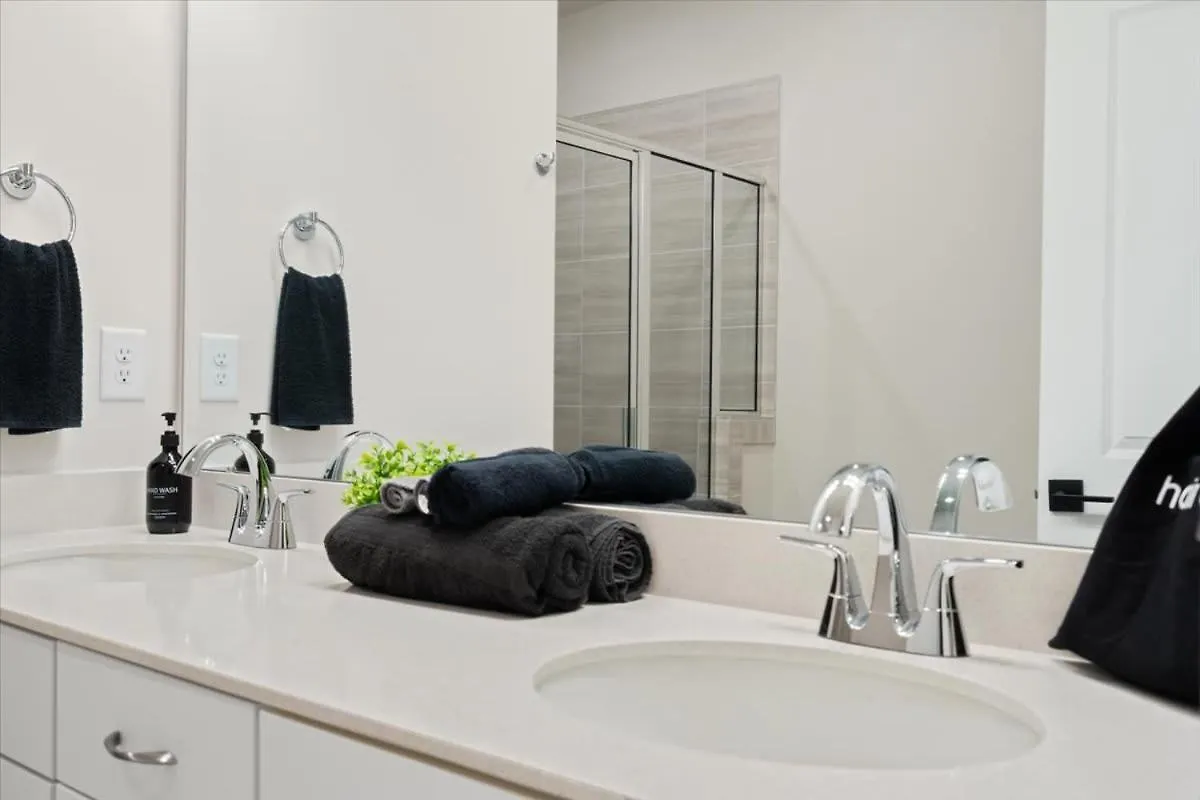 Hébergement de vacances Villa Luxurious King 3Br Townhouse Mins To Uptown Clt! à Charlotte