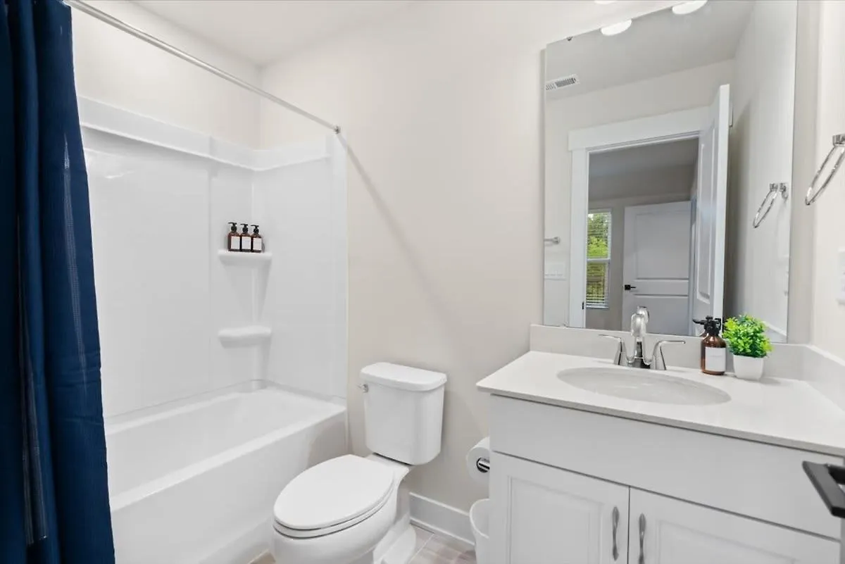 Hébergement de vacances Villa Luxurious King 3Br Townhouse Mins To Uptown Clt! à Charlotte